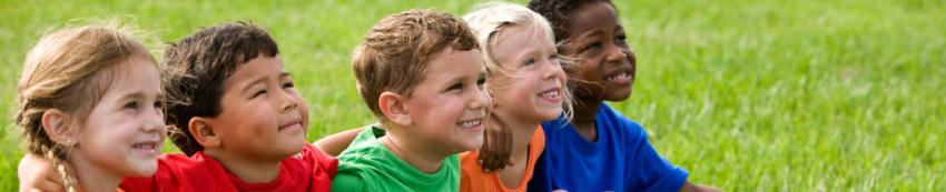 Kinderen op het gras