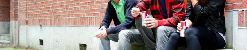 Jongeren met blikje