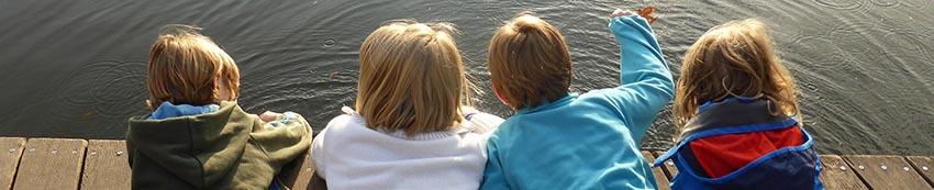 kinderen op steiger kinderen op steiger