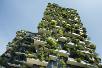 Woontoren met groene gevel